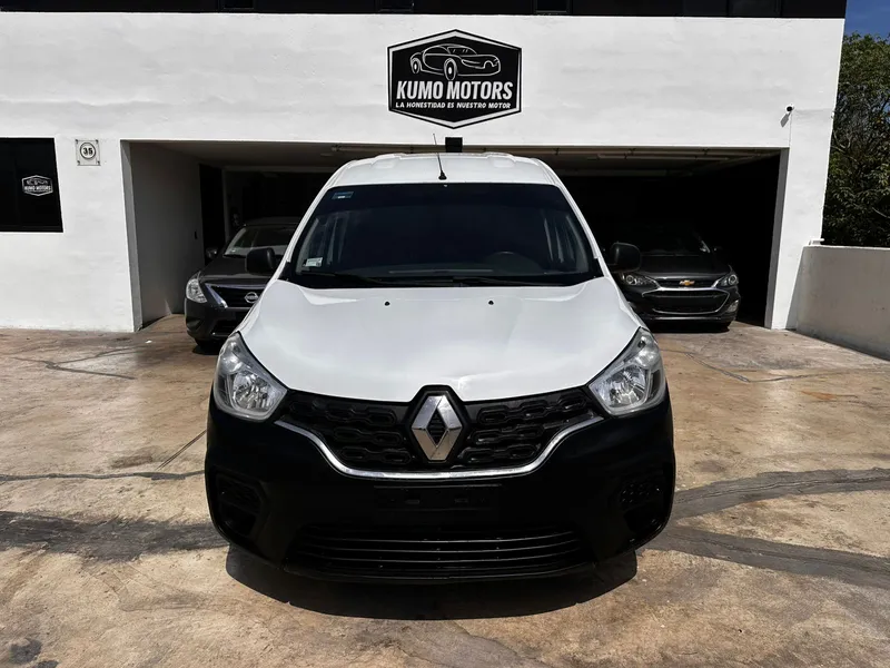 Foto 1 de 10 — 2023 Renault Kangoo INTENSE